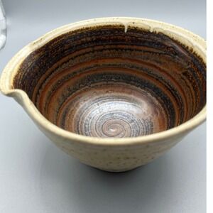Vintage Old Mill Pottery speckled rustic Farmhouse batter bowl with spout‎